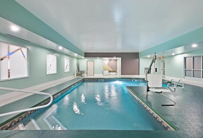 فندق Holiday Inn Express & Suites New Cumberland, An Ihg