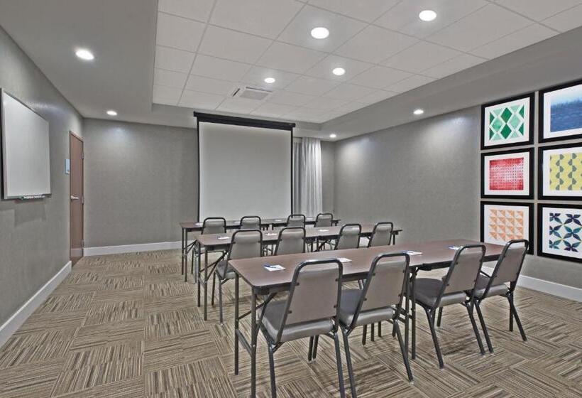 فندق Holiday Inn Express & Suites New Cumberland, An Ihg