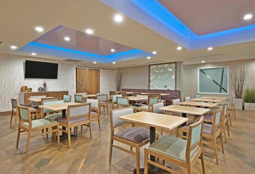 فندق Holiday Inn Express & Suites New Cumberland, An Ihg