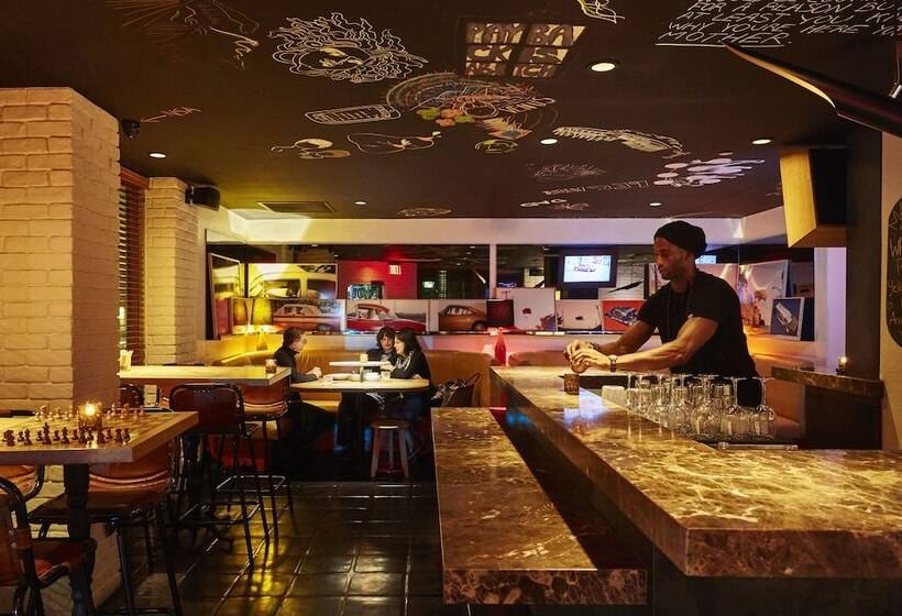 בית מלון כפרי Mama Shelter La Hollywood