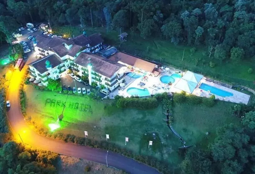 Отель Treze Tilias Park