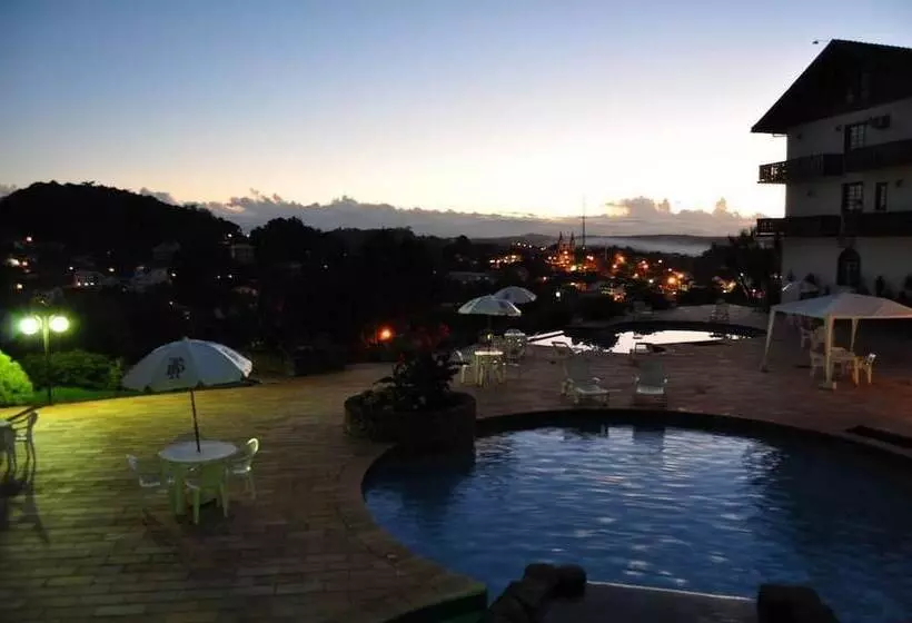 Отель Treze Tilias Park