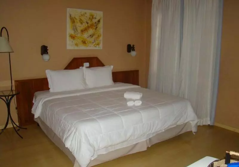 Отель Treze Tilias Park