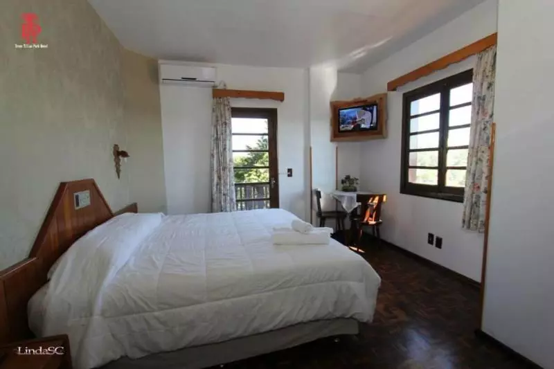 Отель Treze Tilias Park