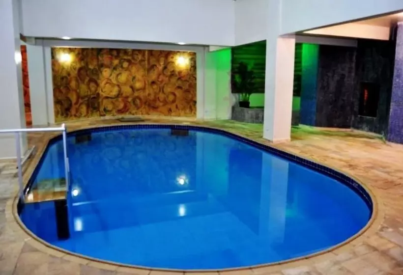 Отель Treze Tilias Park