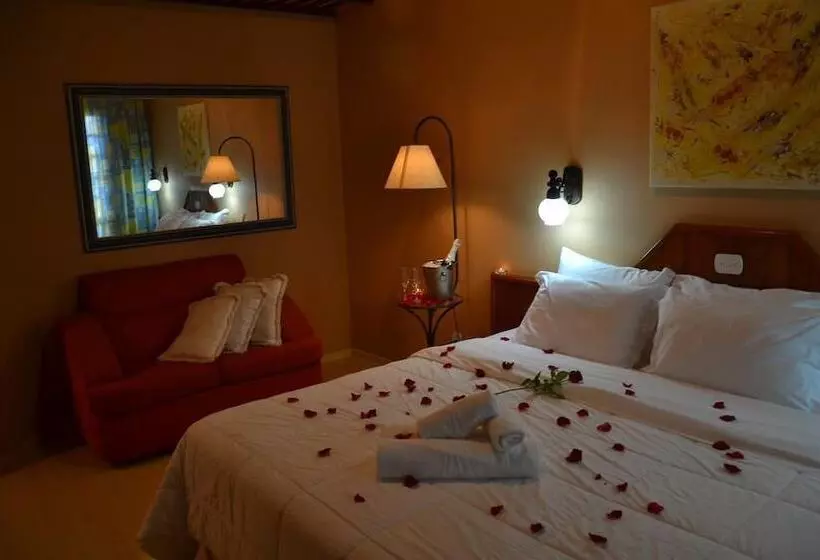 Отель Treze Tilias Park