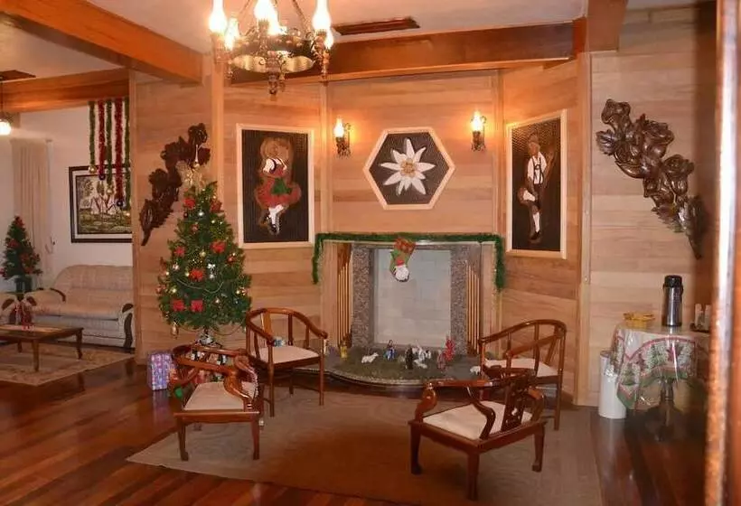 Отель Treze Tilias Park