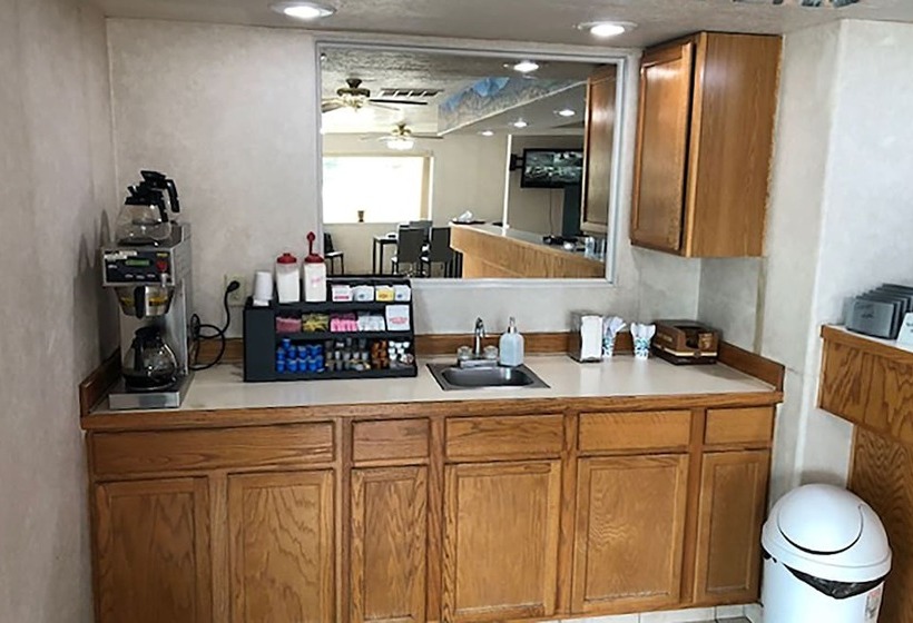 מוטל Rodeway Inn