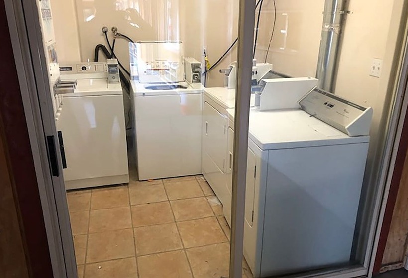 מוטל Rodeway Inn