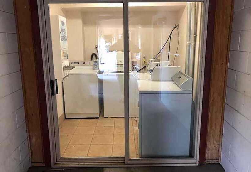 מוטל Rodeway Inn