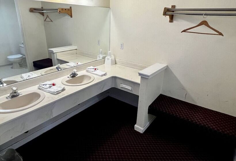 מוטל Rodeway Inn