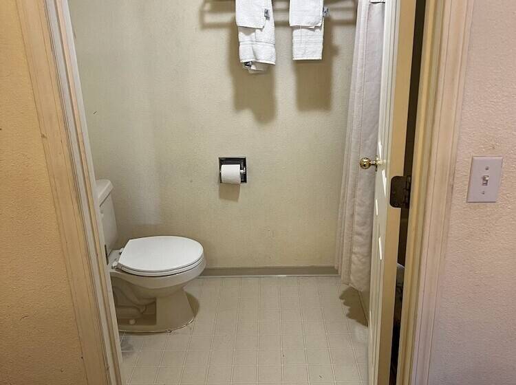 מוטל Rodeway Inn