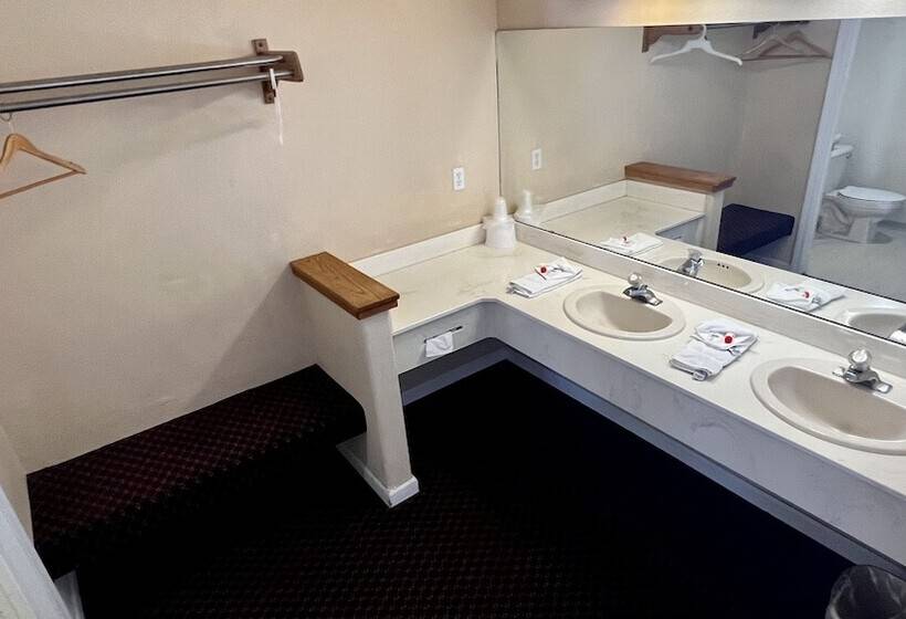 מוטל Rodeway Inn