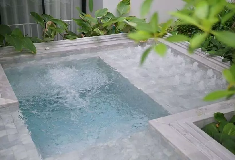 ユースホステル Chern Bangkok