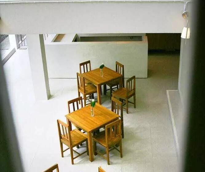 ユースホステル Chern Bangkok