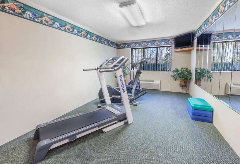 בית מלון כפרי Baymont By Wyndham Midland