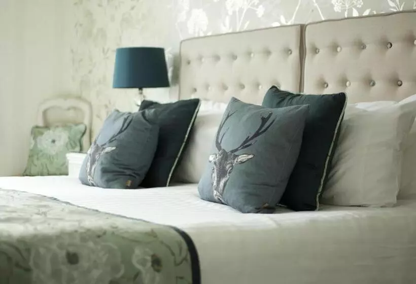 Отель Exmoor White Horse Inn