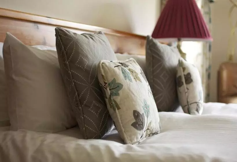 Отель Exmoor White Horse Inn