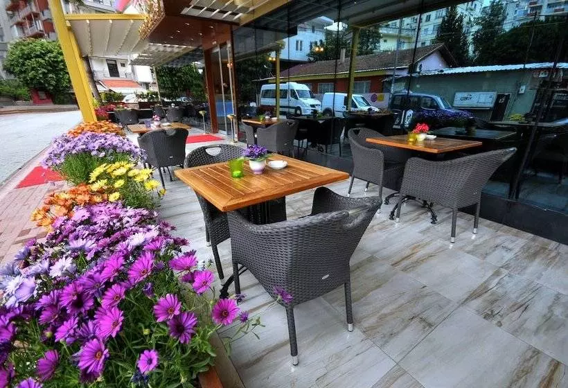 هتل Golden Deluxe