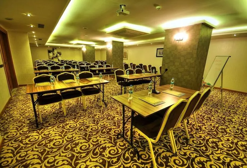 هتل Golden Deluxe