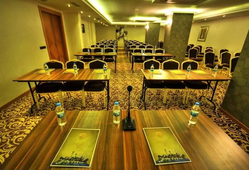 هتل Golden Deluxe