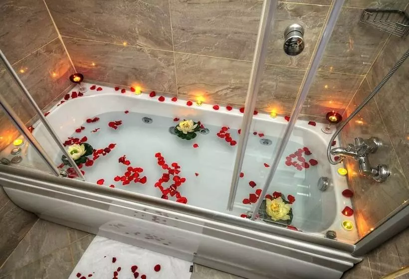 هتل Golden Deluxe