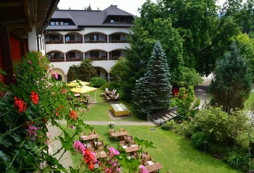 هتل Mittagskogel
