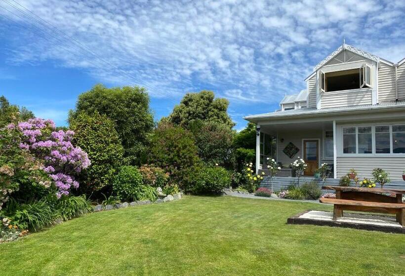 فندق Nikau Lodge