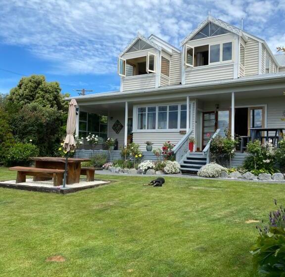 فندق Nikau Lodge