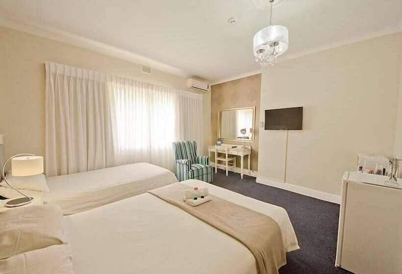 Отель The Russel