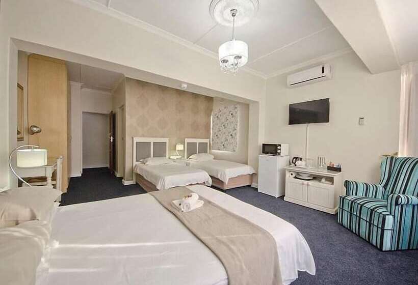 Отель The Russel