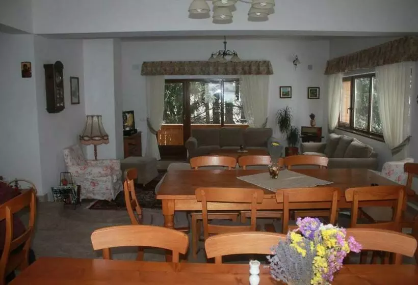 ペンション Arnica Montana