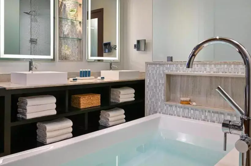 استراحتگاه Sandals Halcyon Beach - All Inclusive Couples Only