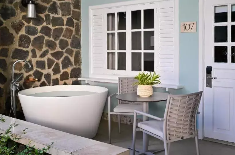 استراحتگاه Sandals Halcyon Beach - All Inclusive Couples Only