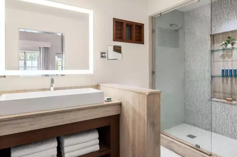 استراحتگاه Sandals Halcyon Beach - All Inclusive Couples Only