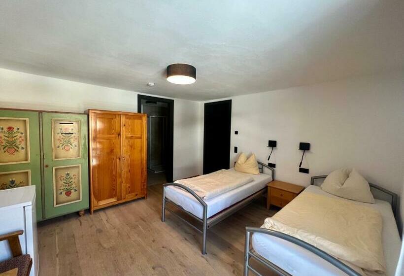 Skill Mountain Lodge Ski Und Bike Hostel Im Sommer Mit Joker Card