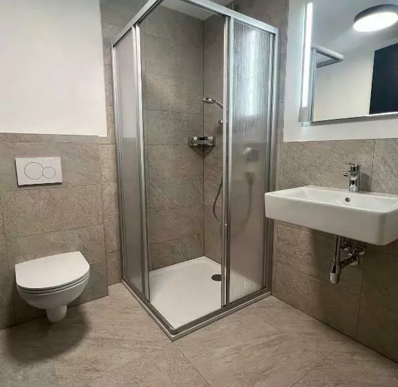 Skill Mountain Lodge   Ski Und Bike Hostel Im Sommer Mit Joker Card