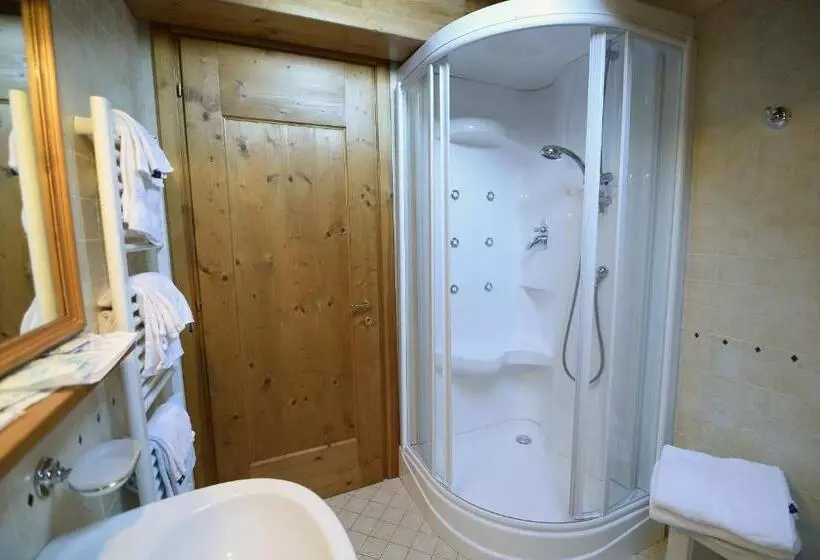 Hotelli Albergo Valbella