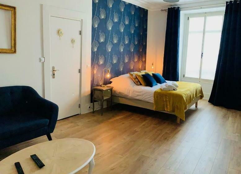 ペンション La Maison D Emilie Chambres D Hôtes