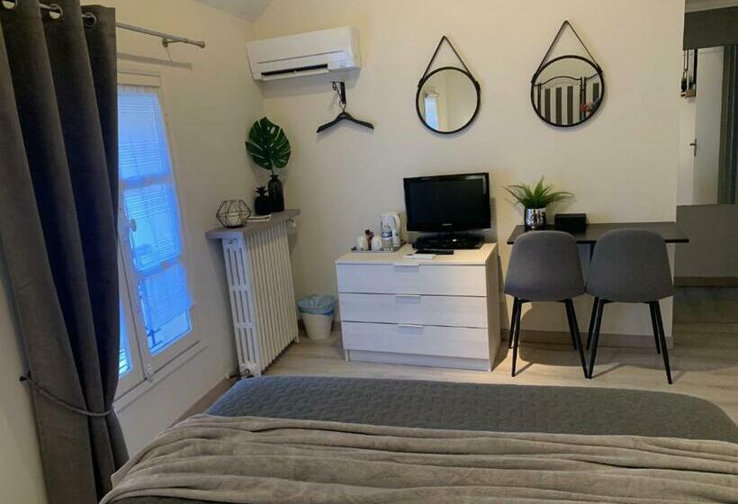 ペンション La Maison D Emilie Chambres D Hôtes