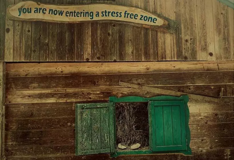 پانسیون Wooden Cabin Kamna Gorica