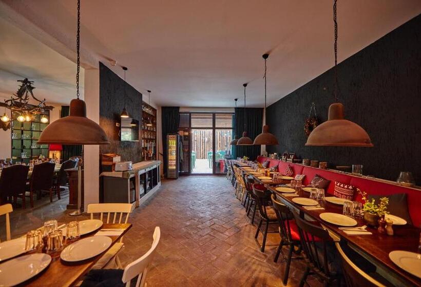 Pension Conacul Vanatorului