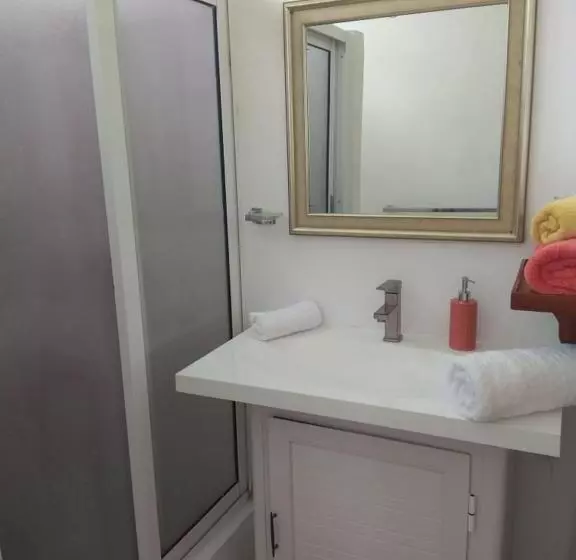 تختخواب و صبحانه Les Antigones