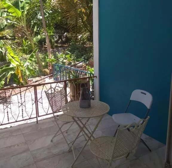 تختخواب و صبحانه Les Antigones