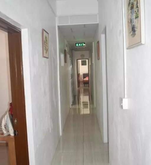 تختخواب و صبحانه Les Antigones