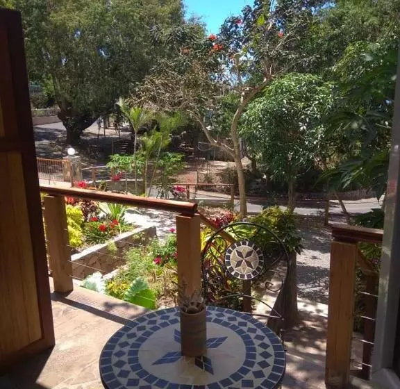 تختخواب و صبحانه Les Antigones