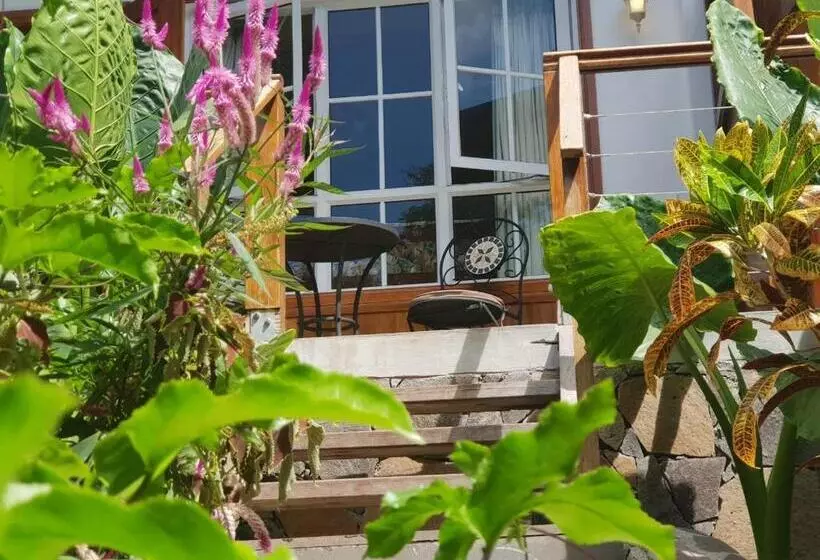 تختخواب و صبحانه Les Antigones