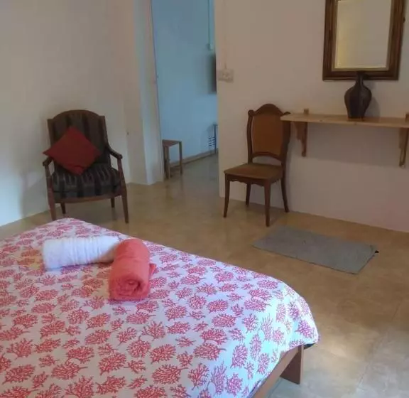 تختخواب و صبحانه Les Antigones