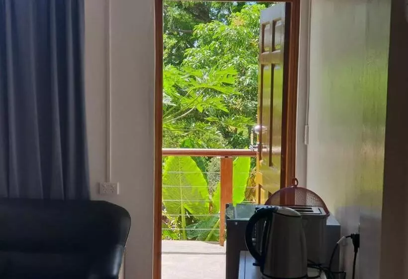 تختخواب و صبحانه Les Antigones