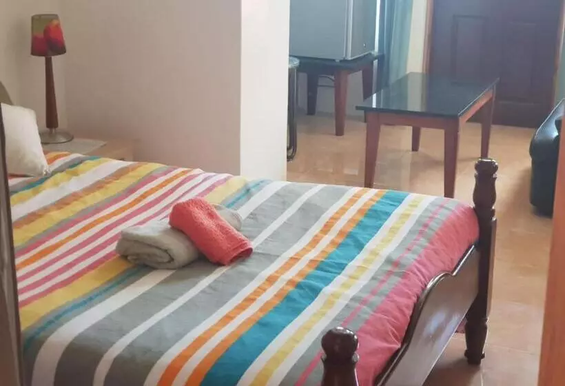 تختخواب و صبحانه Les Antigones